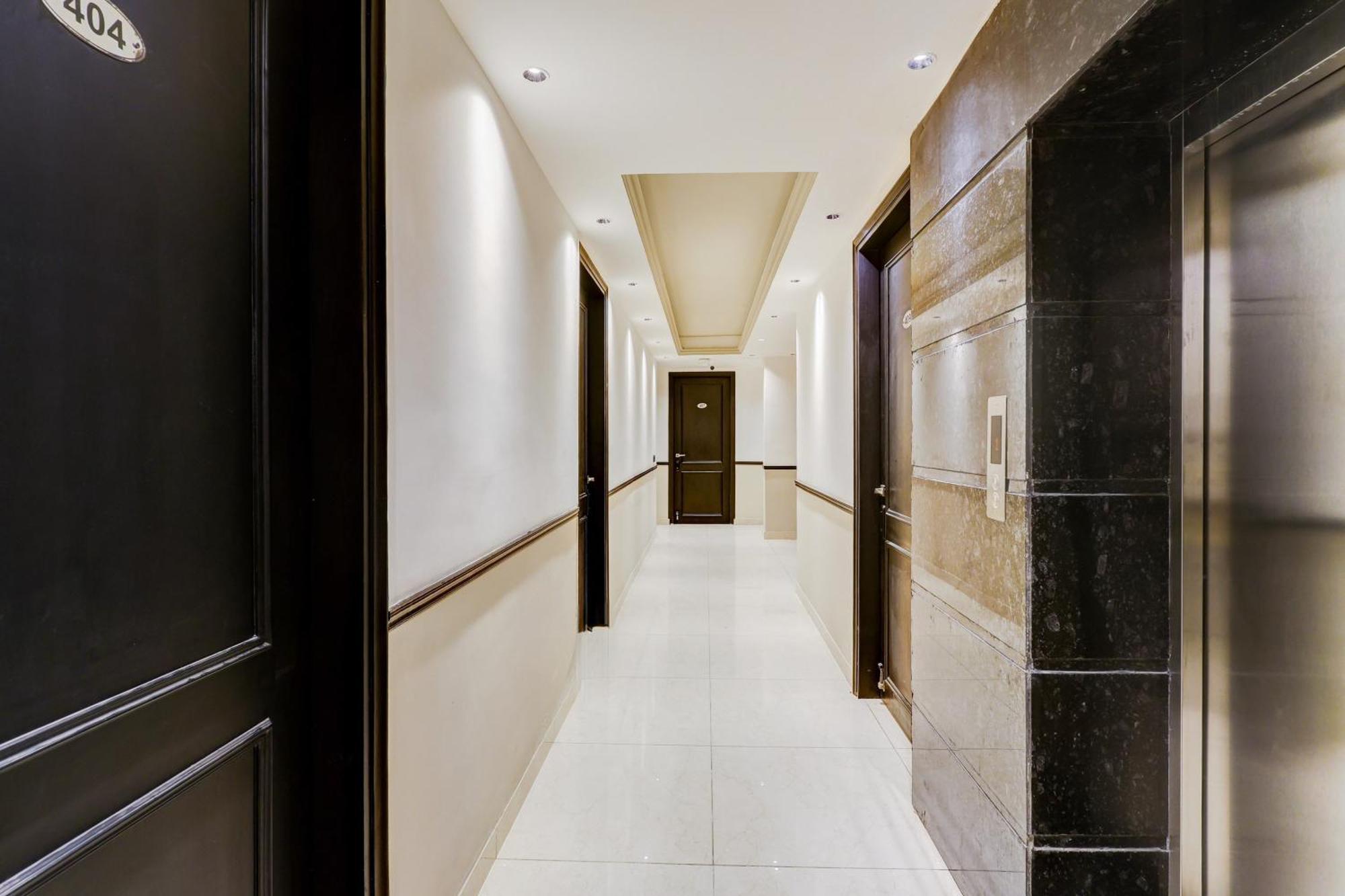 Super Townhouse Oak Udyog Vihar Hotel Gurgaon Exterior photo