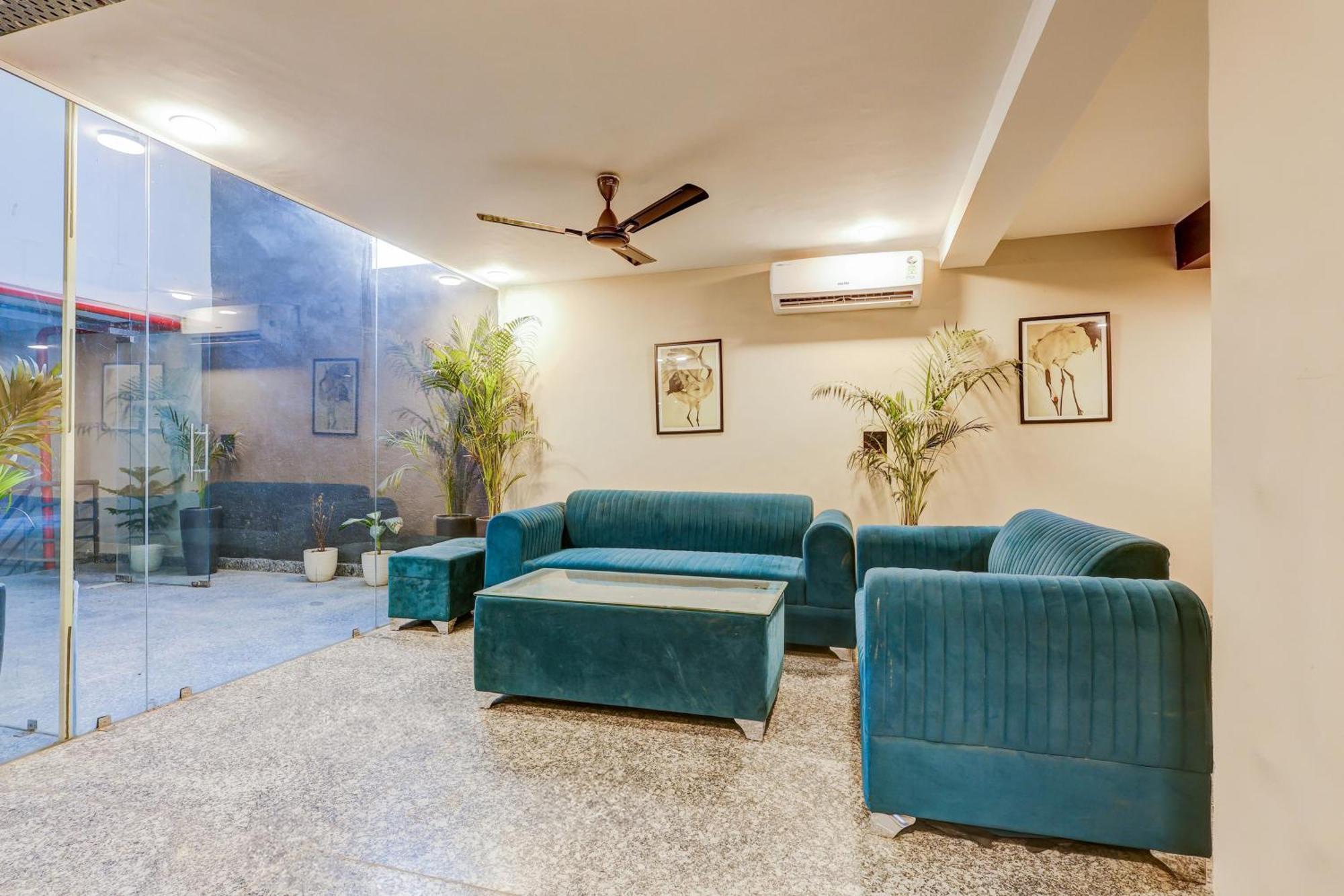 Super Townhouse Oak Udyog Vihar Hotel Gurgaon Exterior photo