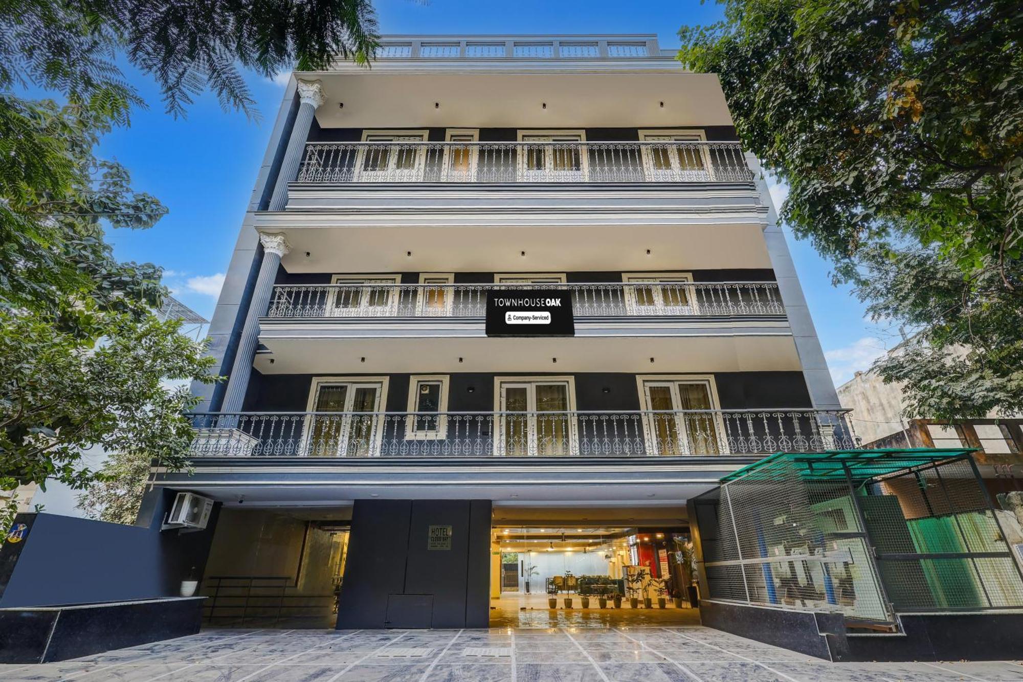 Super Townhouse Oak Udyog Vihar Hotel Gurgaon Exterior photo