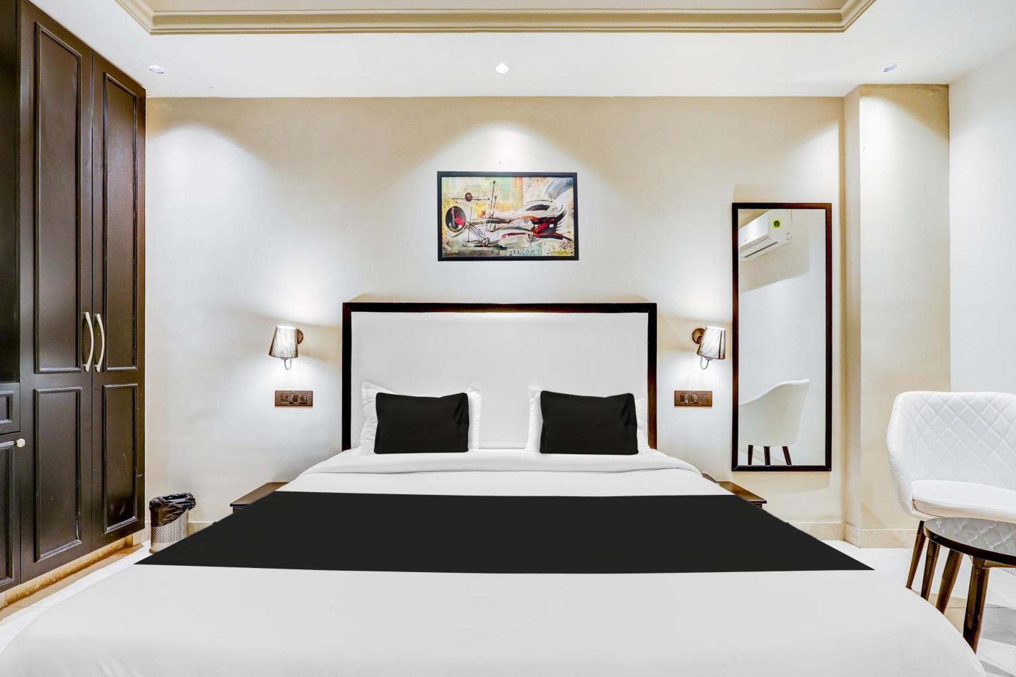 Super Townhouse Oak Udyog Vihar Hotel Gurgaon Exterior photo